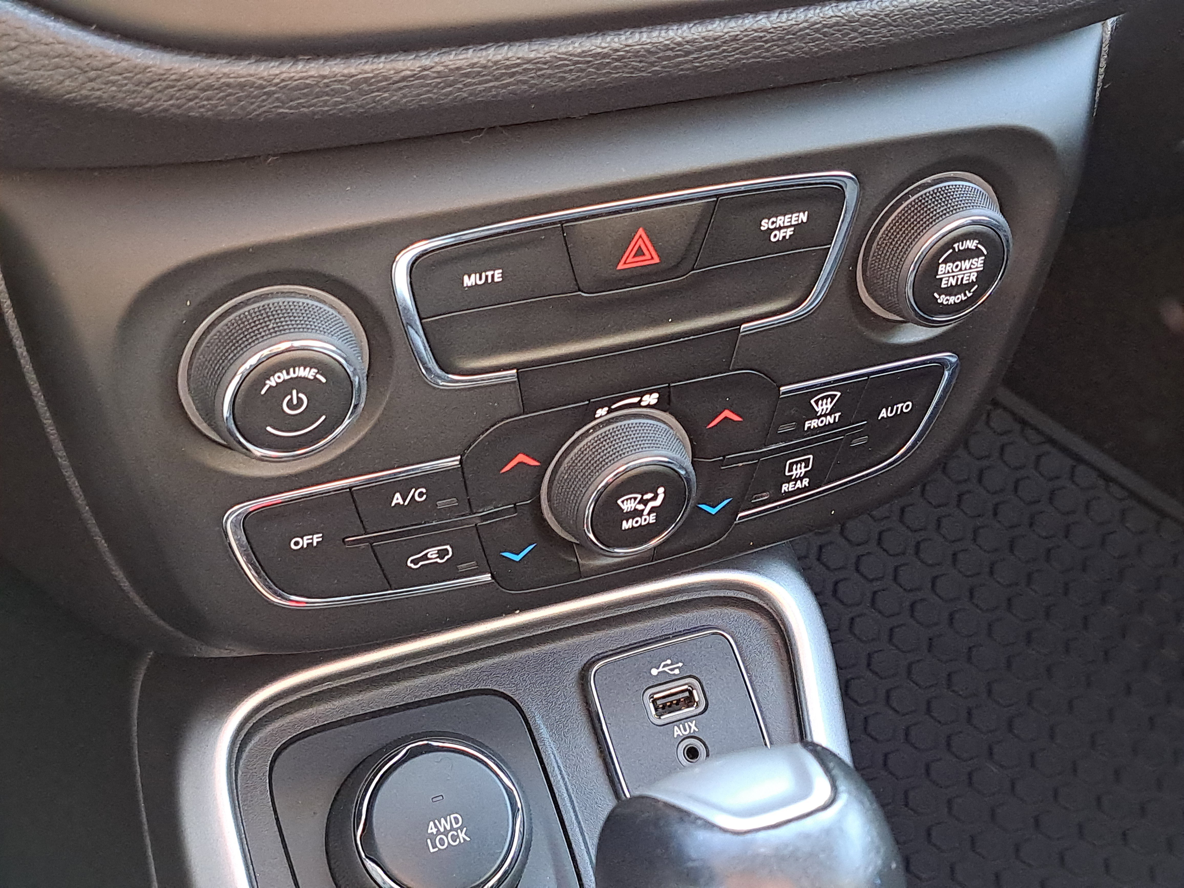 Used 2018 Jeep Compass Latitude w/ Popular Equipment Group image 22