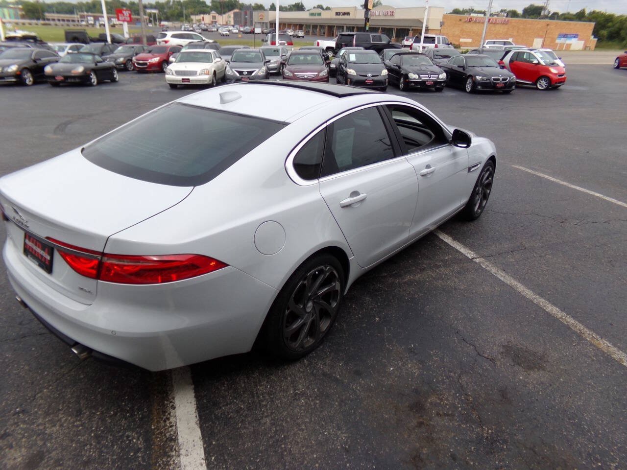 Used 2016 Jaguar XF Premium RWD image 50