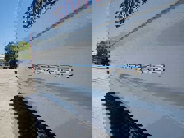 New 2026 GMC Sierra 1500 SLT image 8