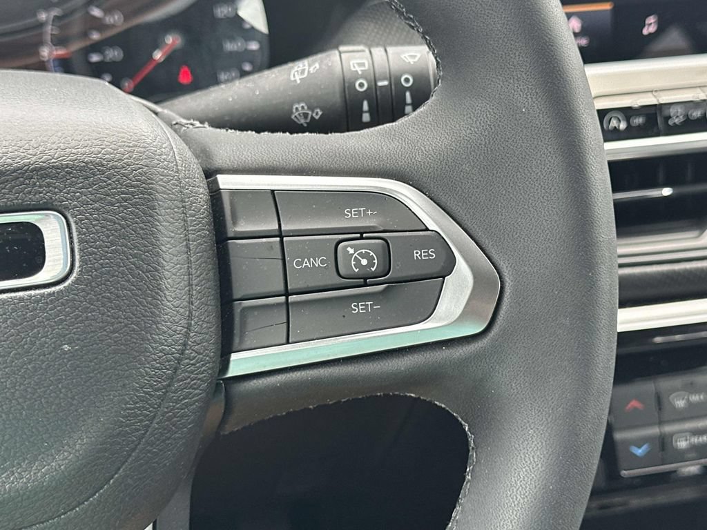 Used 2023 Jeep Compass Latitude w/ Convenience Group AWD/4WD image 22