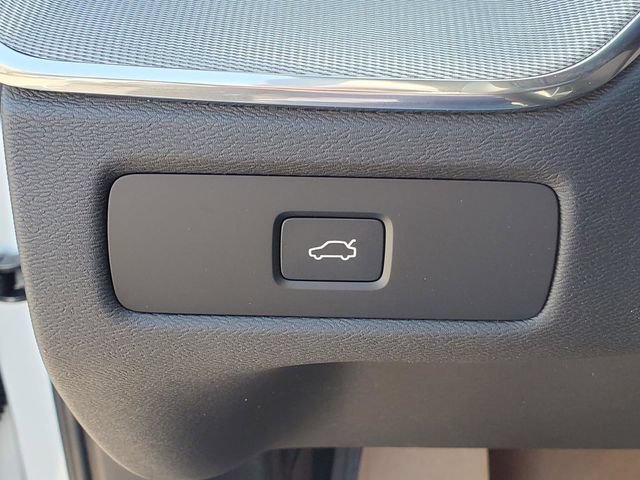 New 2026 Volvo XC60 B5 Ultra w/ Protection Package Premier AWD/4WD image 16