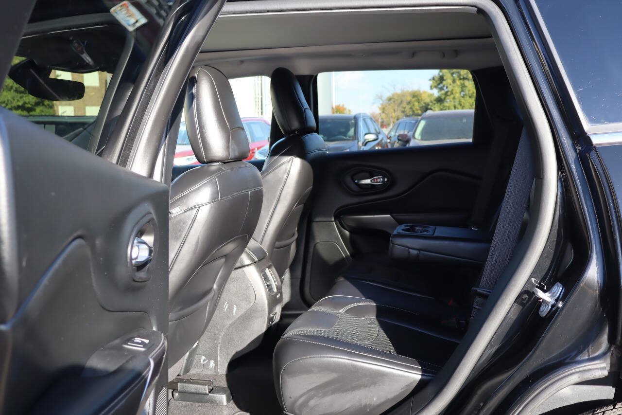 Used 2019 Jeep Cherokee Limited AWD/4WD image 11