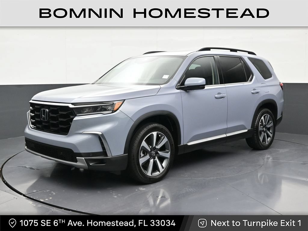 Used 2025 Honda Pilot Touring image 1