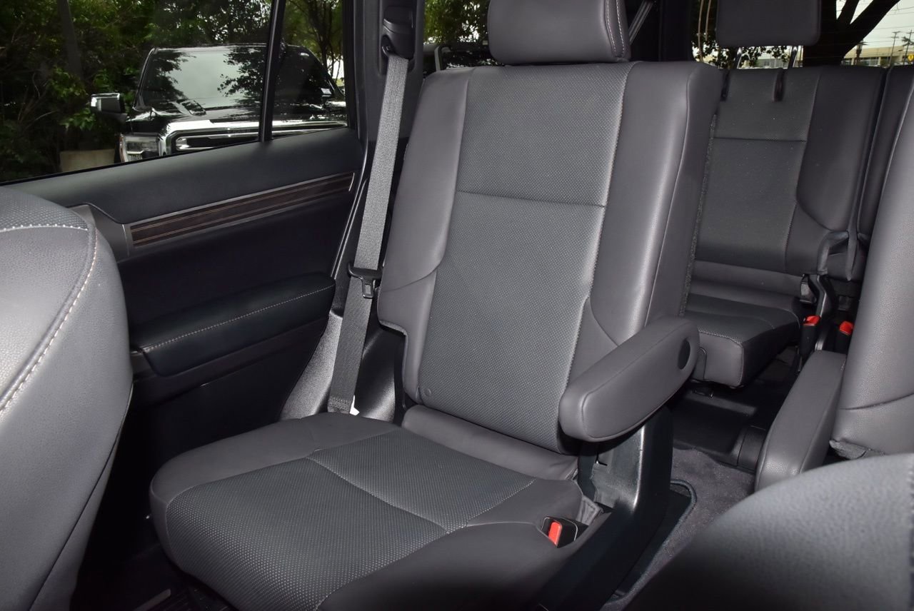 Used 2023 Lexus GX 460 Premium w/ Accessory Package AWD/4WD image 21