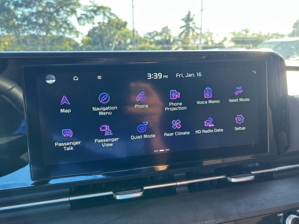 Used 2023 Kia Carnival EX image 38