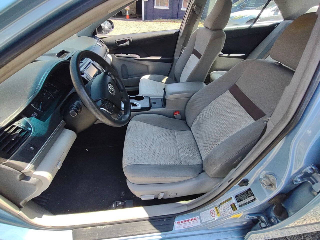 Used 2012 Toyota Camry LE FWD image 8