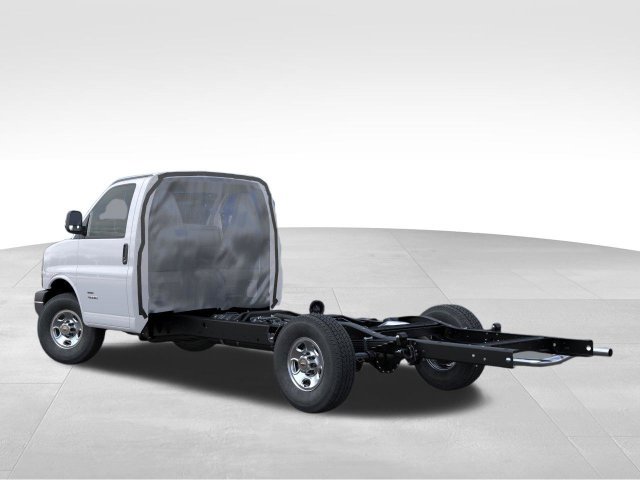 New 2026 Chevrolet Express 3500 w/ Power Convenience Package RWD image 3