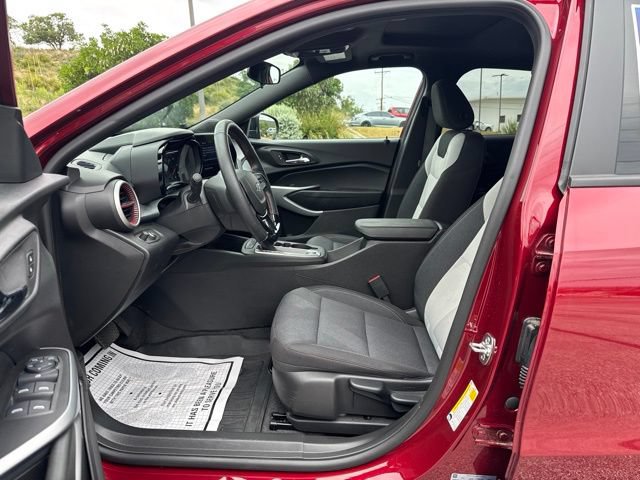 Certified 2025 Chevrolet Trax RS w/ Sunroof Package FWD image 11