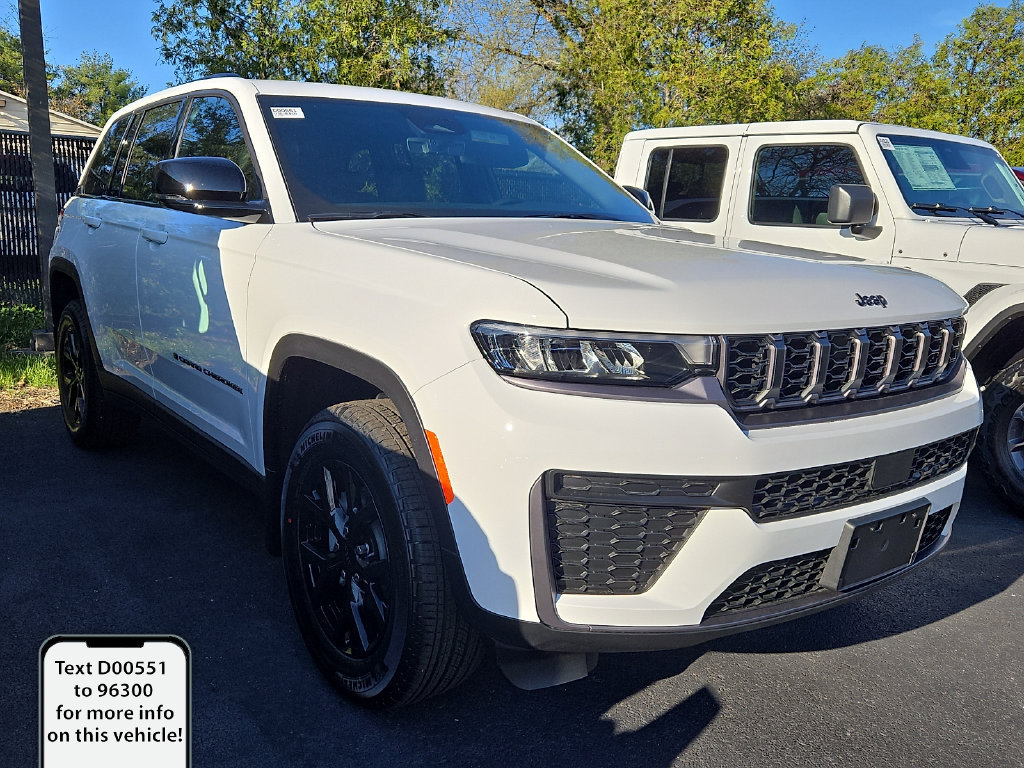 New 2026 Jeep Grand Cherokee Altitude AWD/4WD image 1