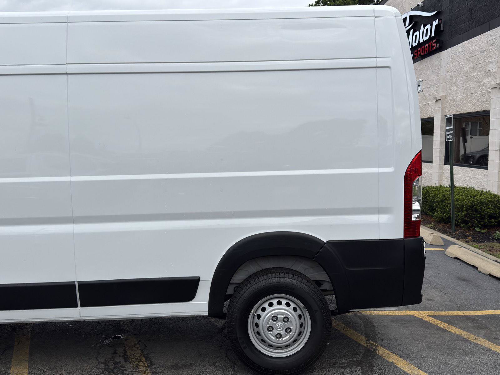 Used 2025 RAM ProMaster 2500 w/ Convenience Group FWD image 3