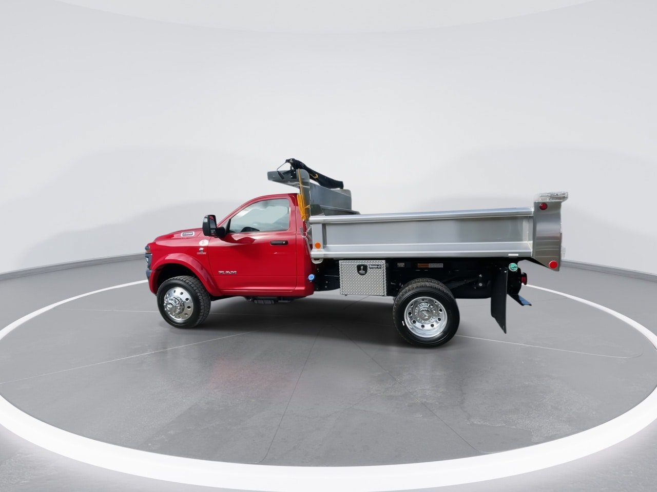 New 2026 RAM 5500 4x4 Regular Cab image 13