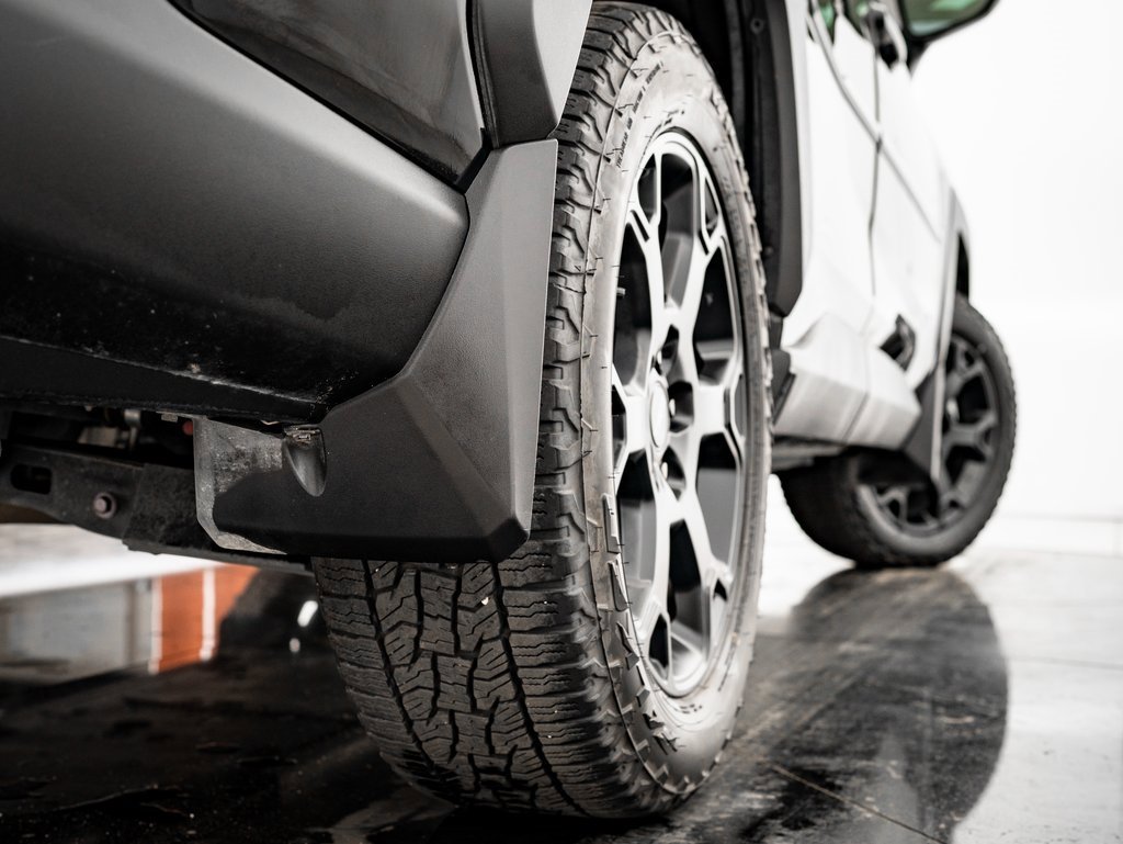 Used 2020 Toyota RAV4 AWD image 45