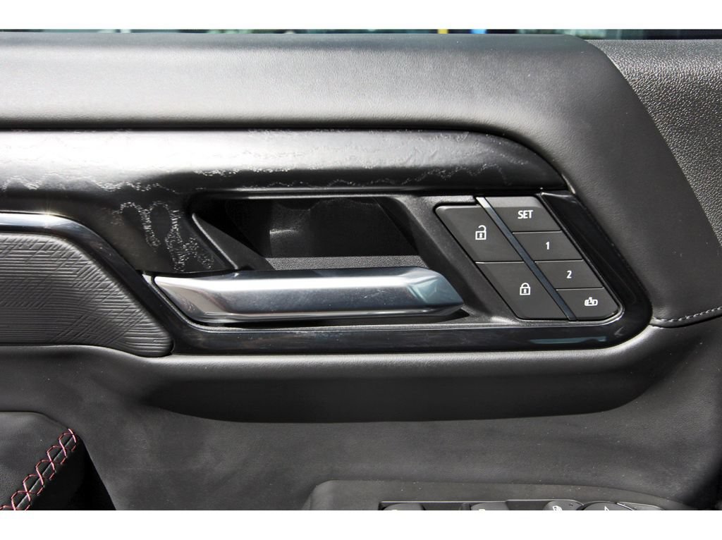 Used 2025 GMC Sierra 2500 AT4X AWD/4WD image 26