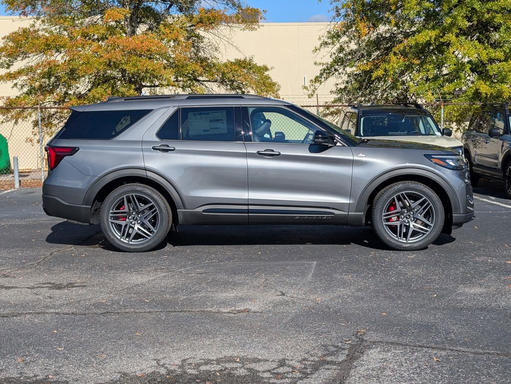 New 2026 Ford Explorer ST-Line w/ ST-Line Street Pack image 3
