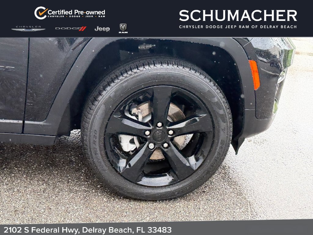 Used 2025 Jeep Grand Cherokee Limited w/ Black Appearance Package AWD/4WD image 9