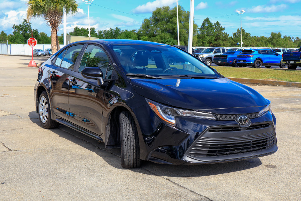 Used 2026 Toyota Corolla LE FWD image 24