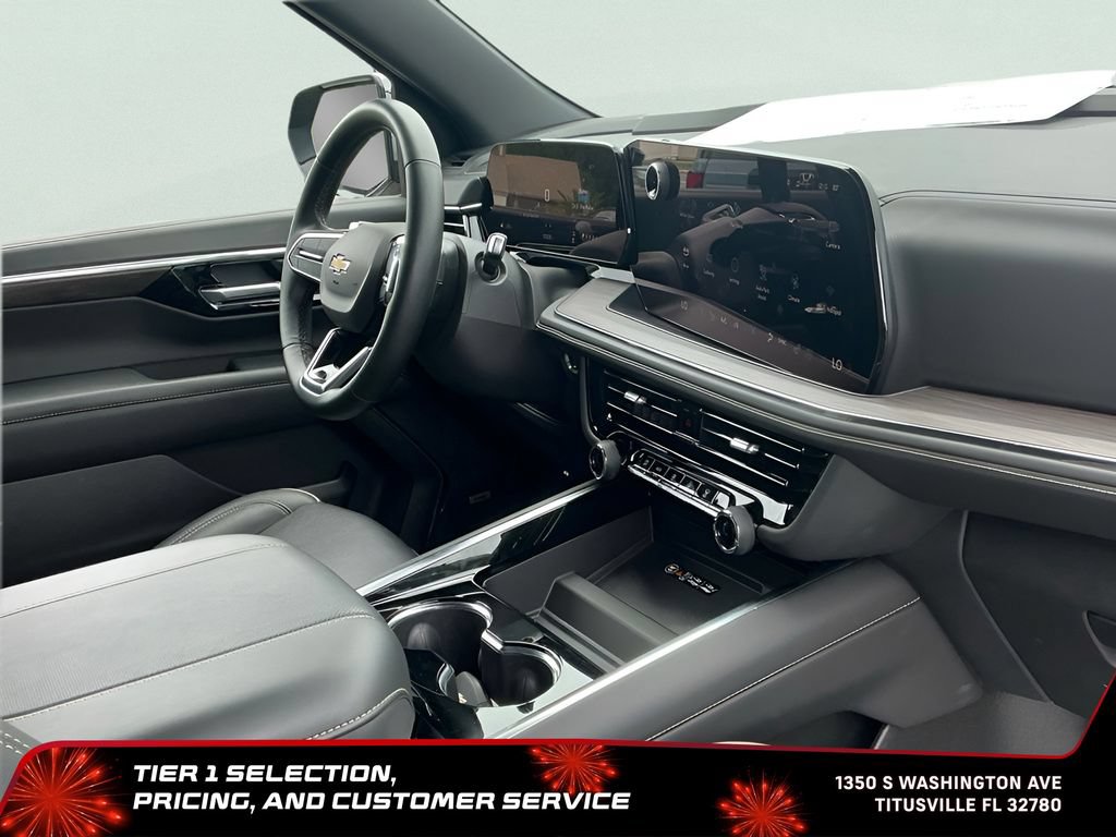 Used 2025 Chevrolet Suburban Premier RWD image 17