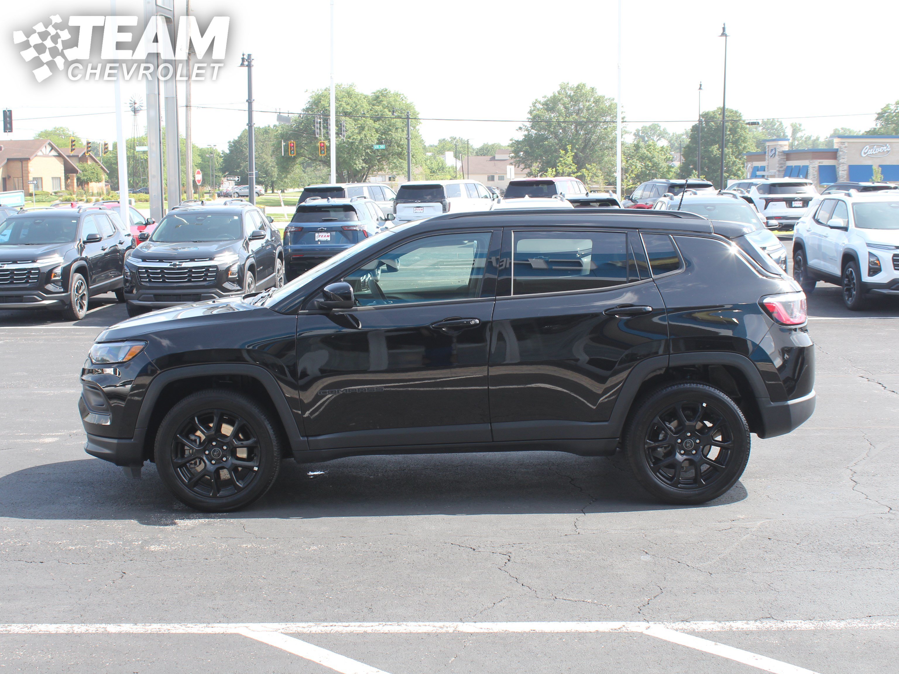 Used 2025 Jeep Compass Latitude w/ Convenience Group AWD/4WD image 7