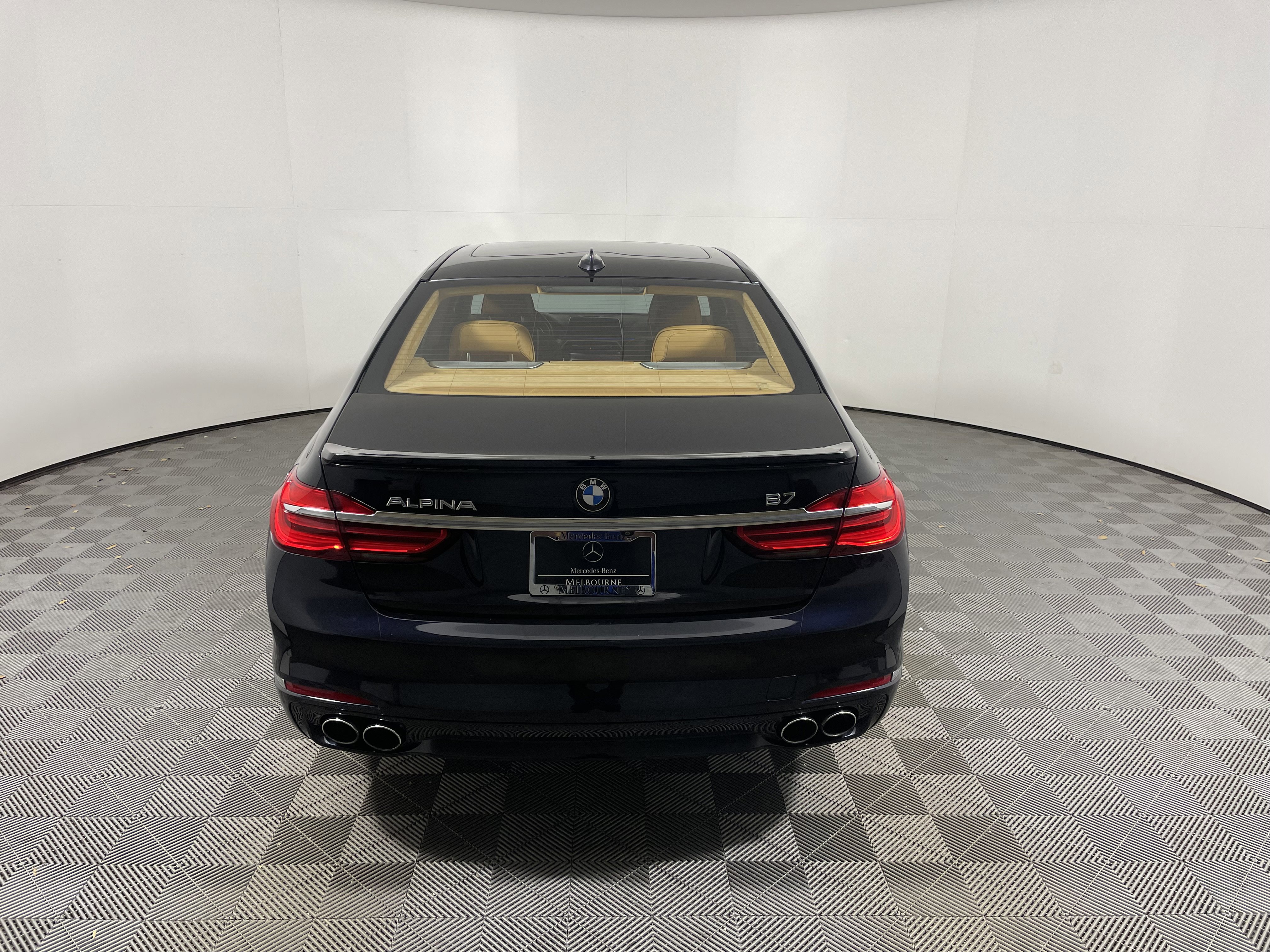 Used 2018 BMW ALPINA B7 xDrive AWD/4WD image 4