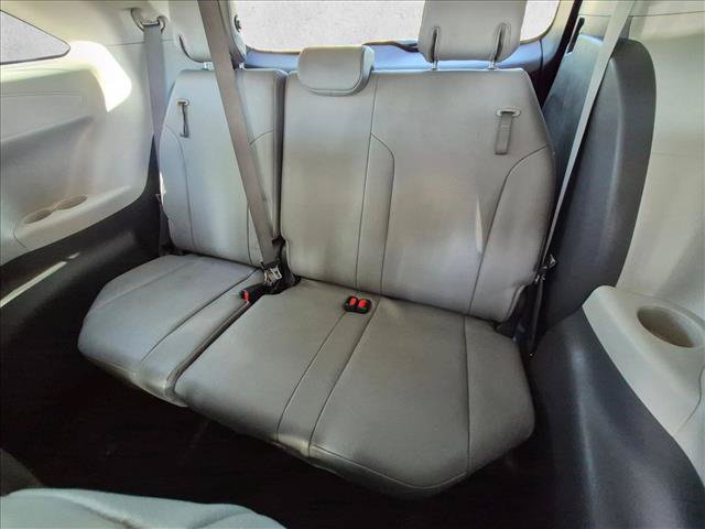 Used 2021 Toyota Sienna XLE FWD image 19