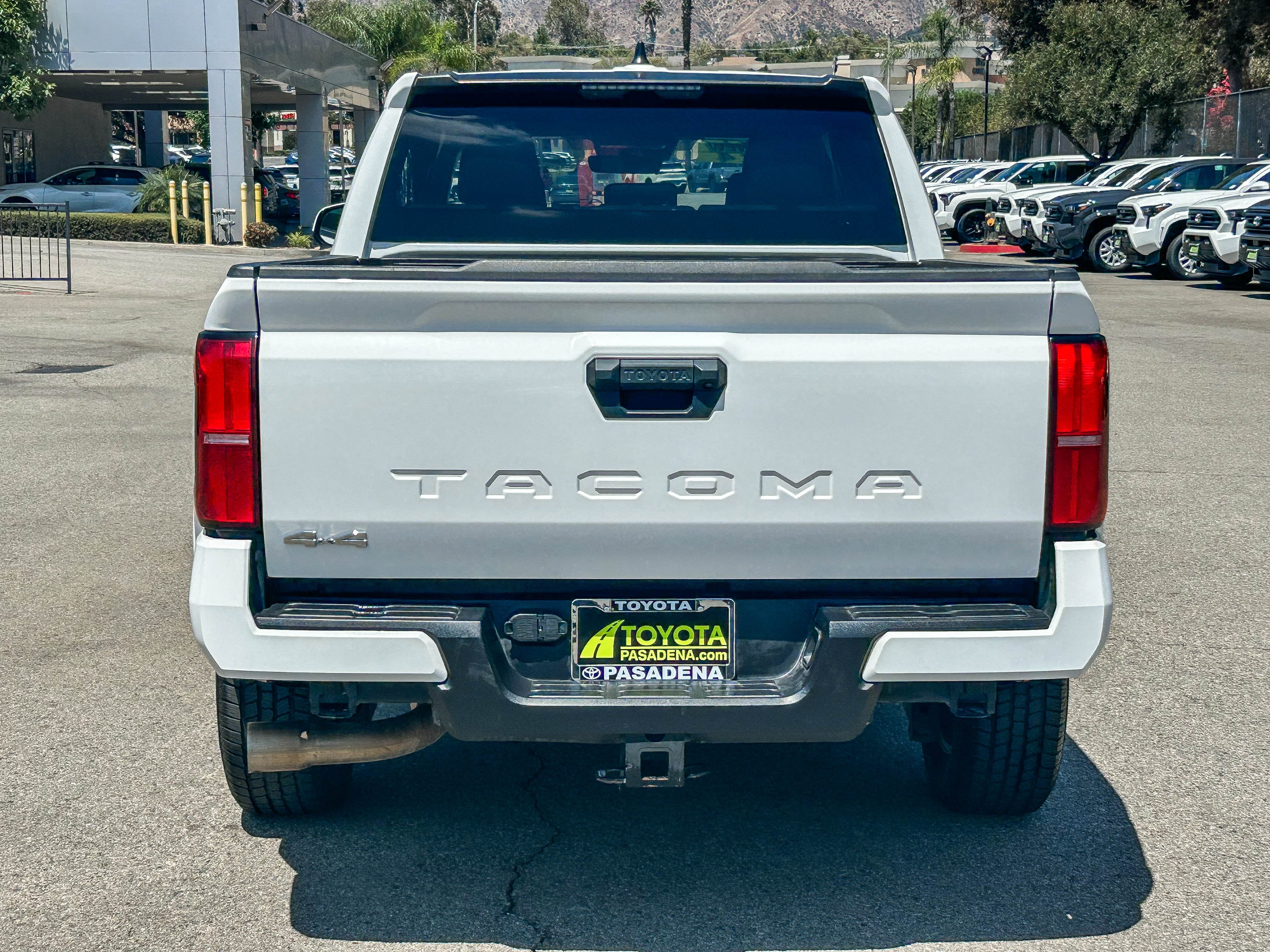 Used 2024 Toyota Tacoma SR5 AWD/4WD image 7
