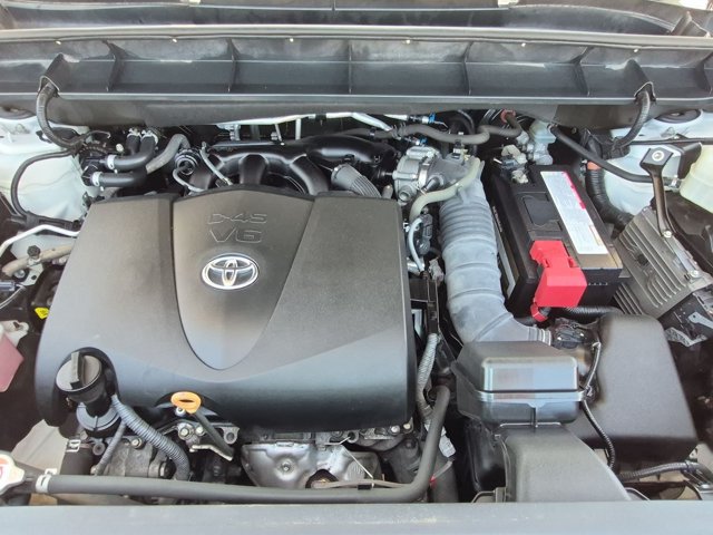 Used 2021 Toyota Highlander L FWD image 23