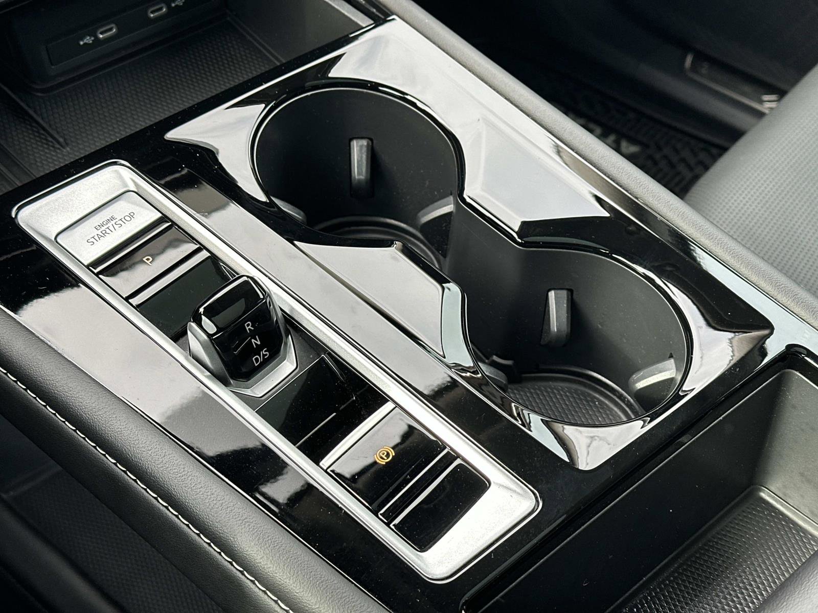 Used 2025 Volkswagen Atlas SEL image 33