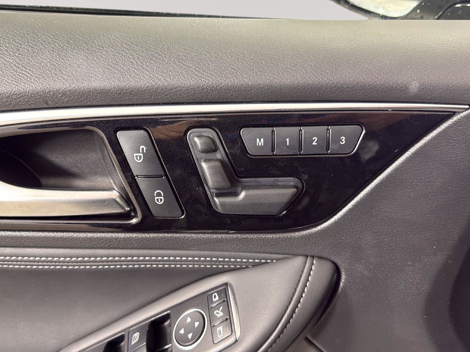 Used 2018 INFINITI QX30 Premium w/ Navigation Package AWD/4WD image 6