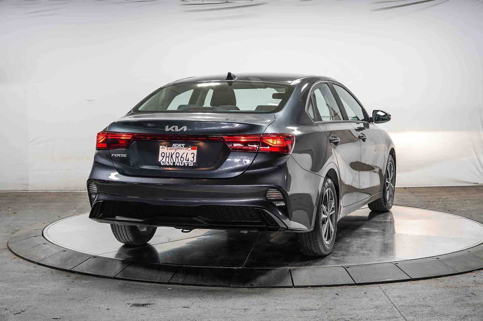 Used 2023 Kia Forte LXS w/ LXS Technology Package FWD image 4