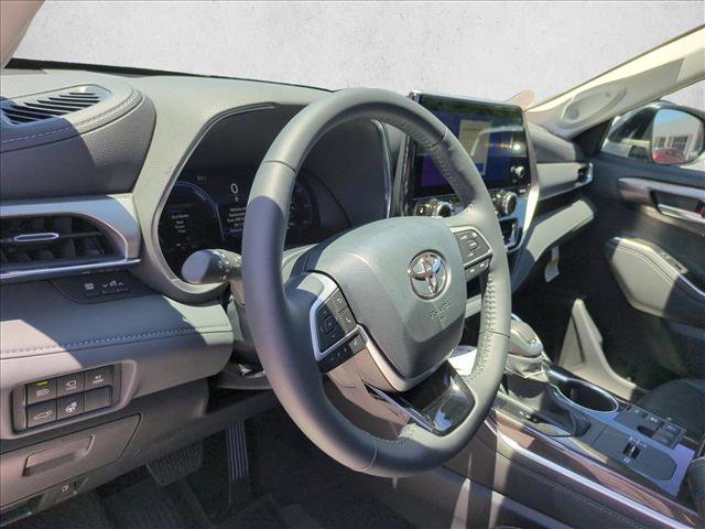 New 2026 Toyota Highlander Platinum AWD/4WD image 3