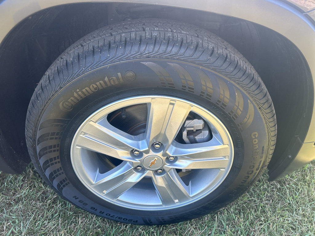 Used 2022 Chevrolet Trax LS w/ Tint and Cruise Package image 26