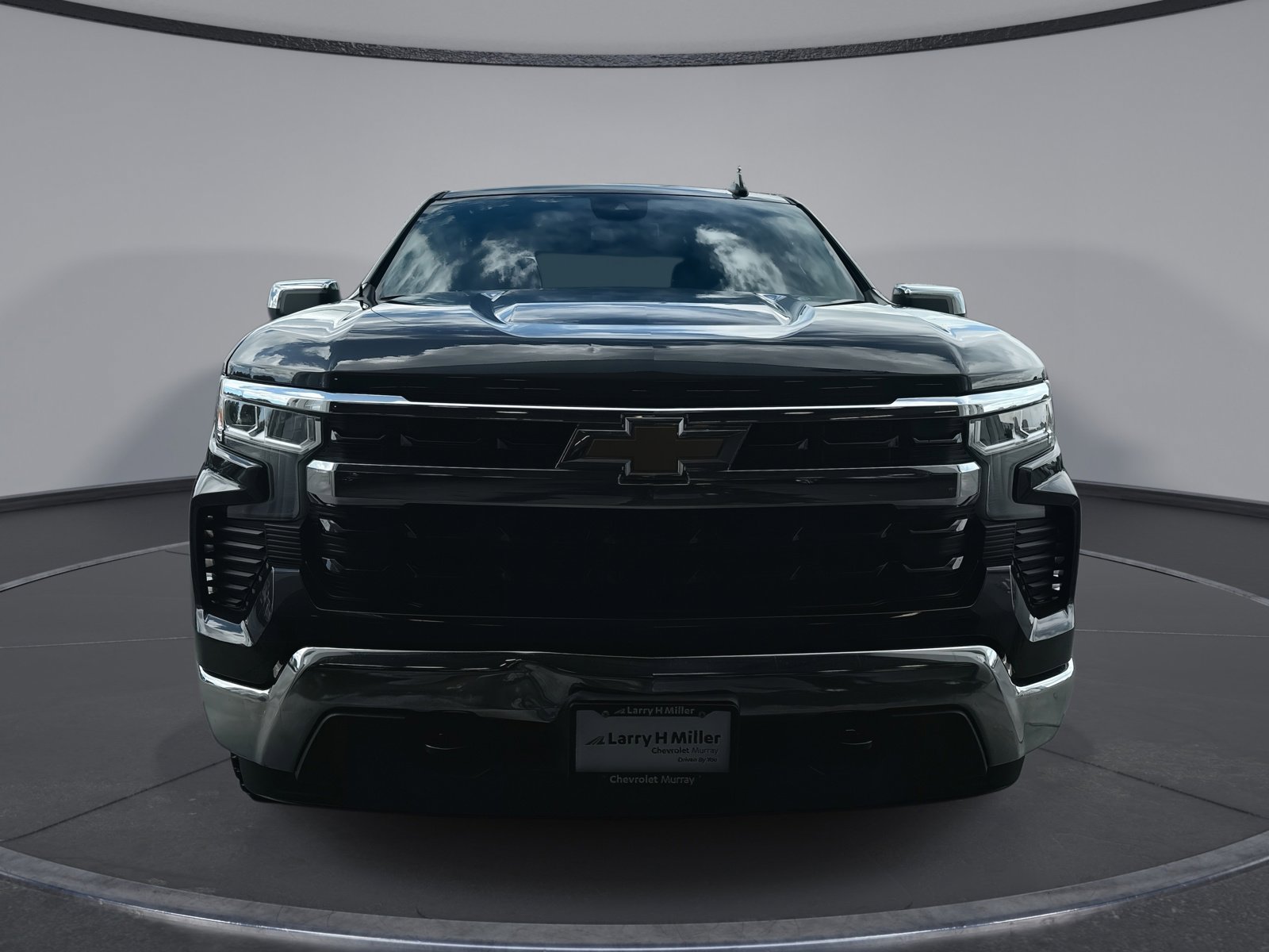 Used 2022 Chevrolet Silverado 1500 LT AWD/4WD image 2