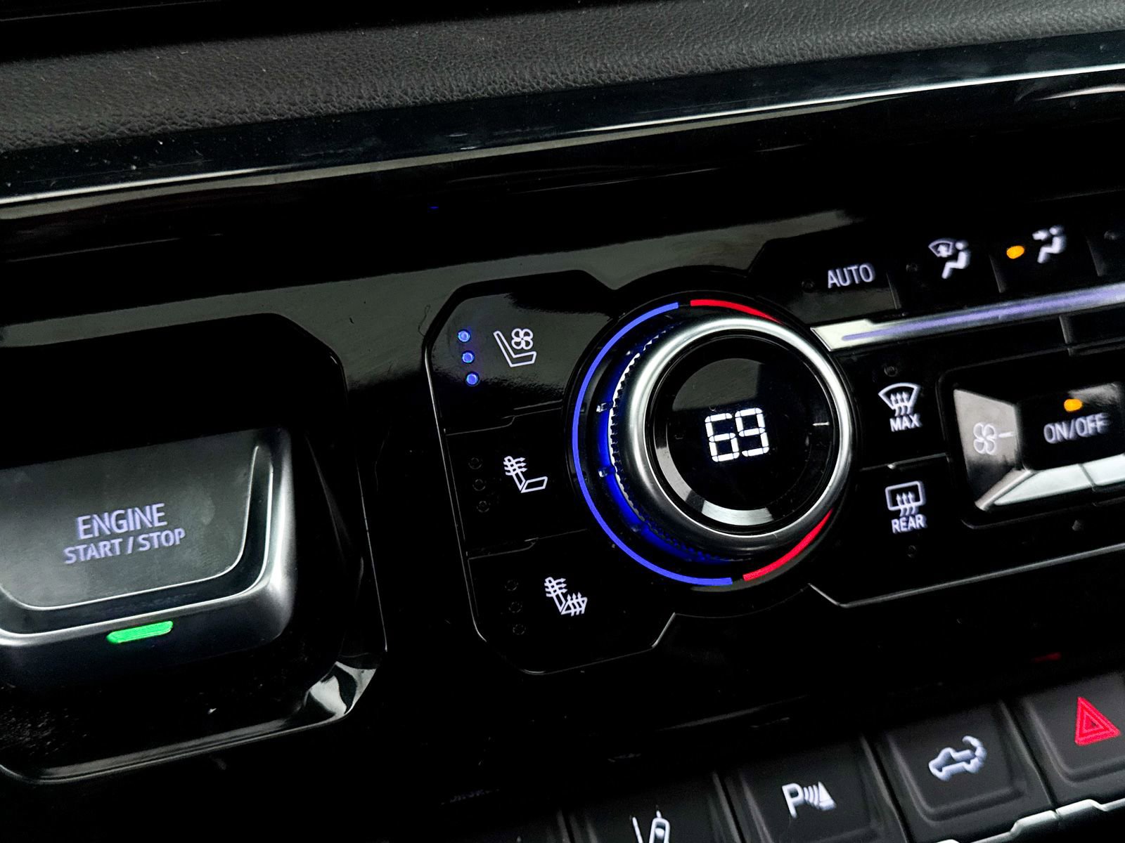 Used 2025 GMC Sierra 2500 AT4 w/ AT4 Premium Plus Package AWD/4WD image 25