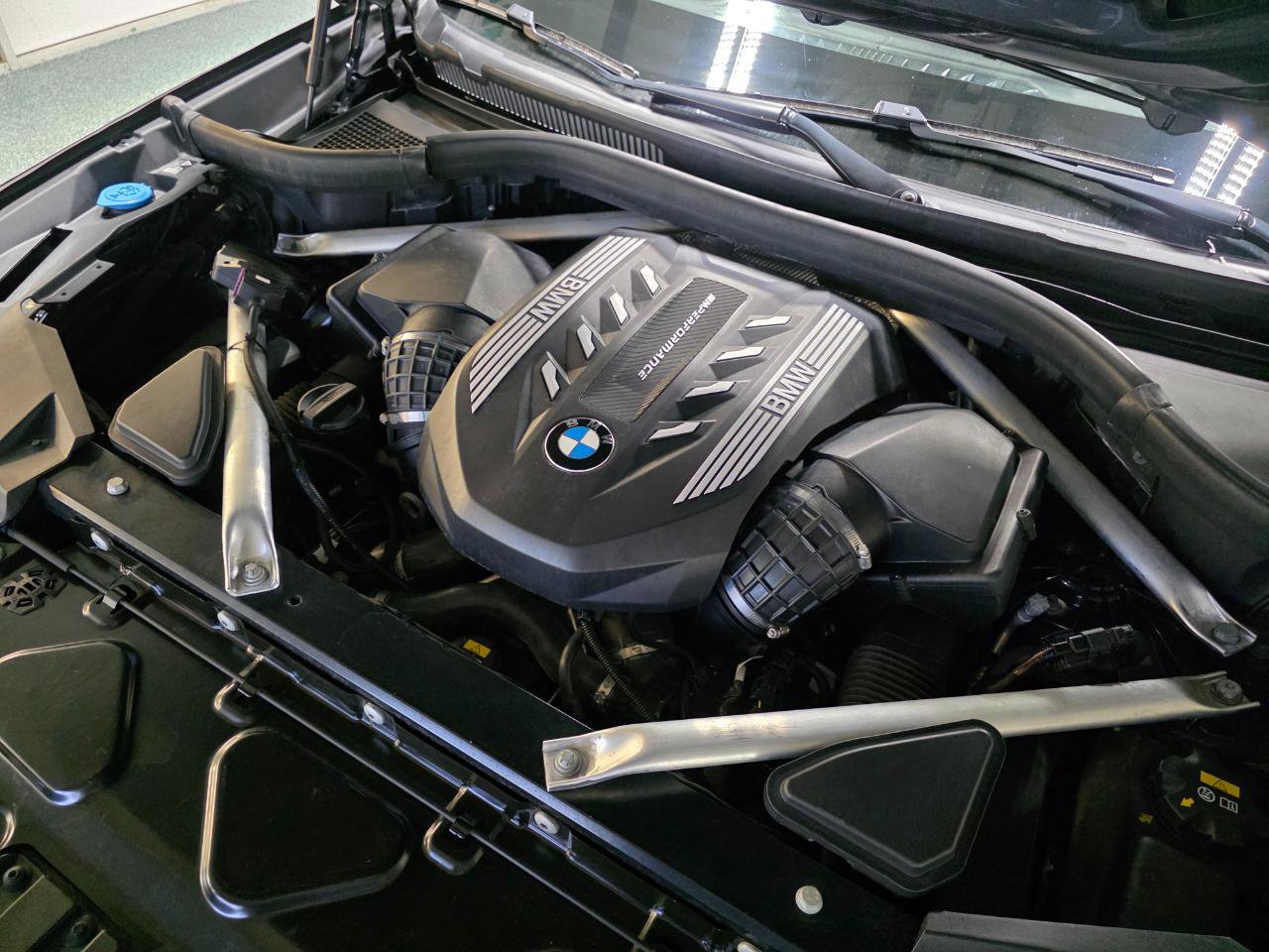 Used 2020 BMW X5 M50i w/ Executive Package image 55