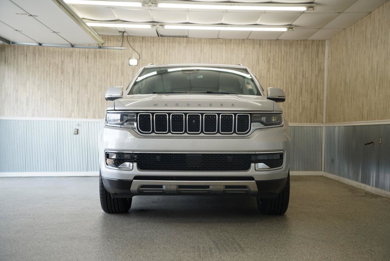 Used 2022 Jeep Wagoneer Series III w/ Convenience Group I AWD/4WD image 2
