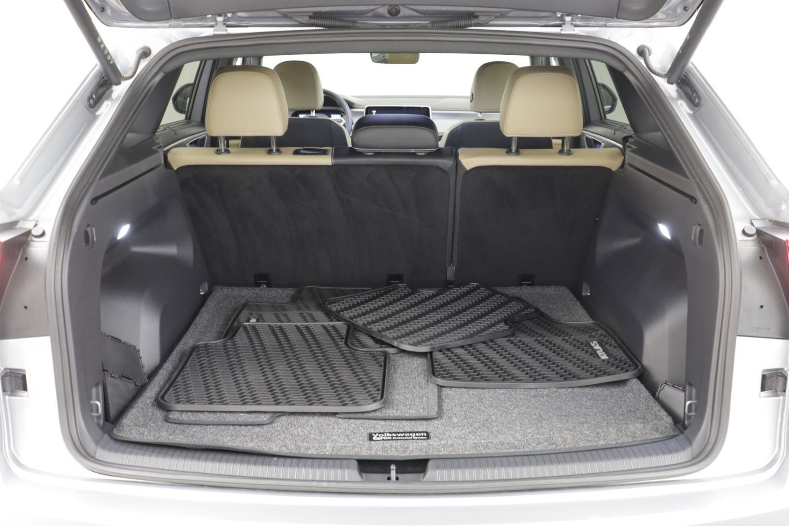 Used 2025 Volkswagen Atlas Cross Sport SE image 17