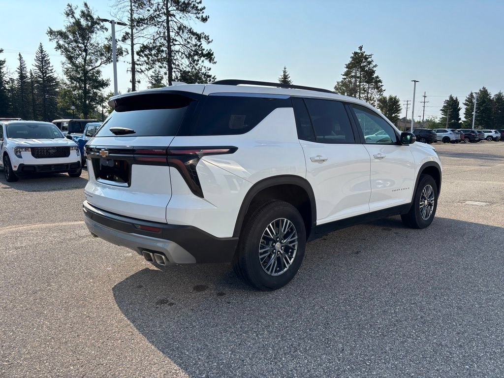 Used 2026 Chevrolet Traverse LT AWD/4WD image 3