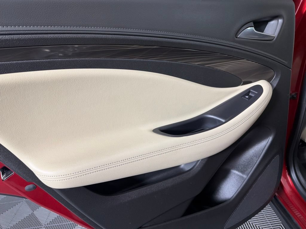 Used 2020 Buick Envision Essence FWD image 26