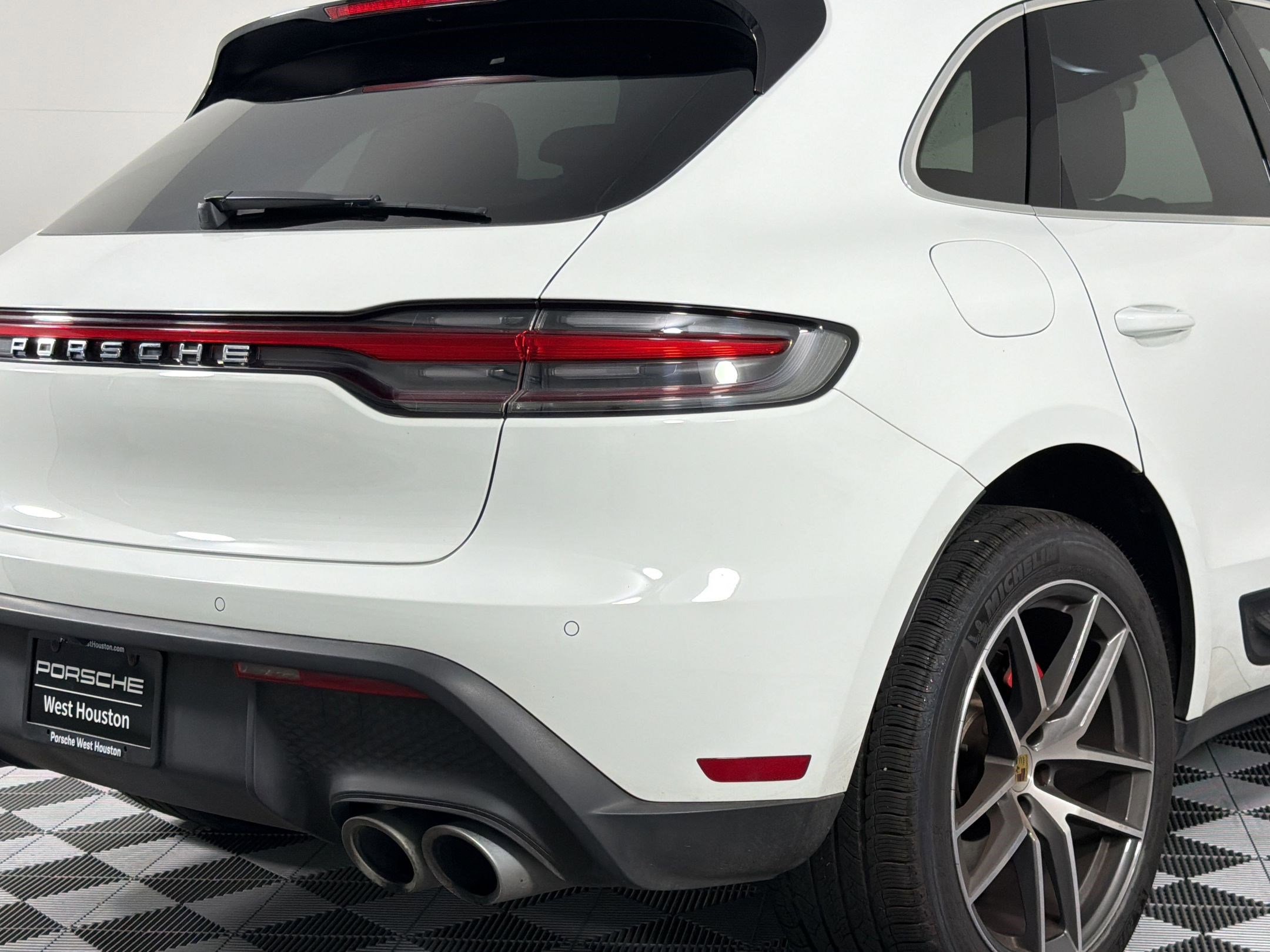 Certified 2022 Porsche Macan S image 10