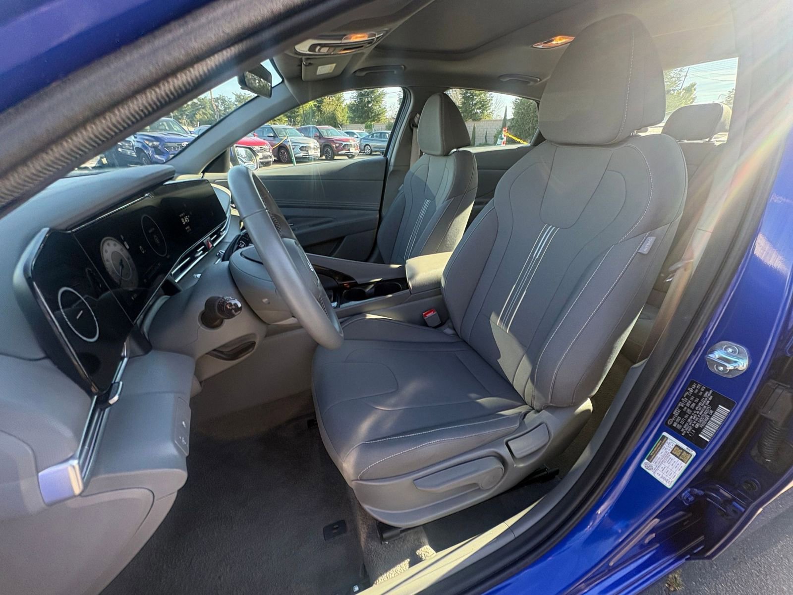 Used 2025 Hyundai Elantra SEL image 37