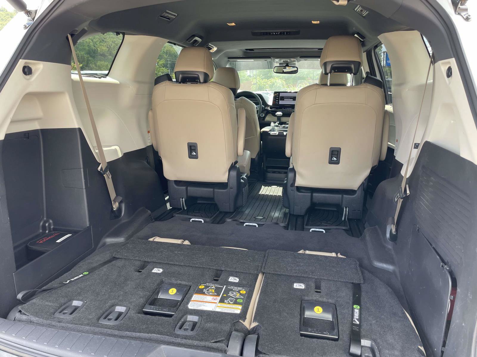 Used 2023 Toyota Sienna Limited FWD image 30
