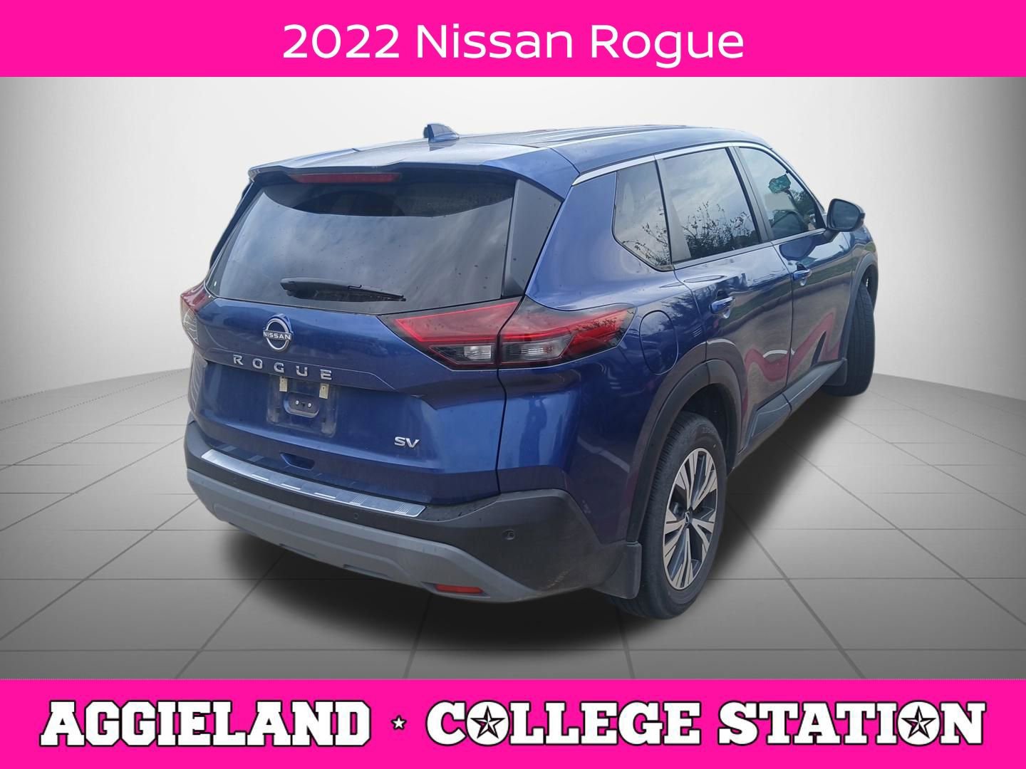 Used 2022 Nissan Rogue SV image 2