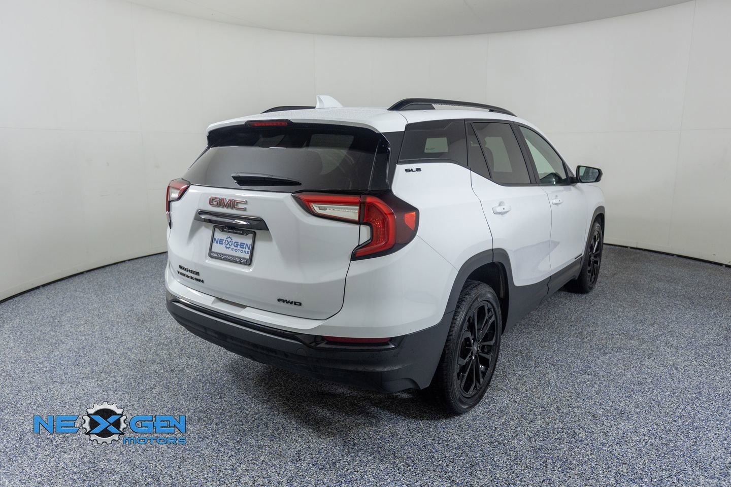 Used 2022 GMC Terrain SLE w/ Driver Convenience Package image 7