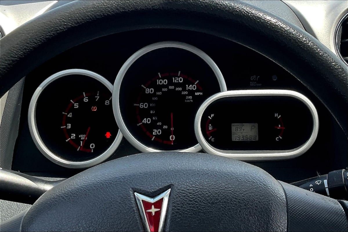 Used 2010 Pontiac Vibe w/ Preferred Package FWD image 13
