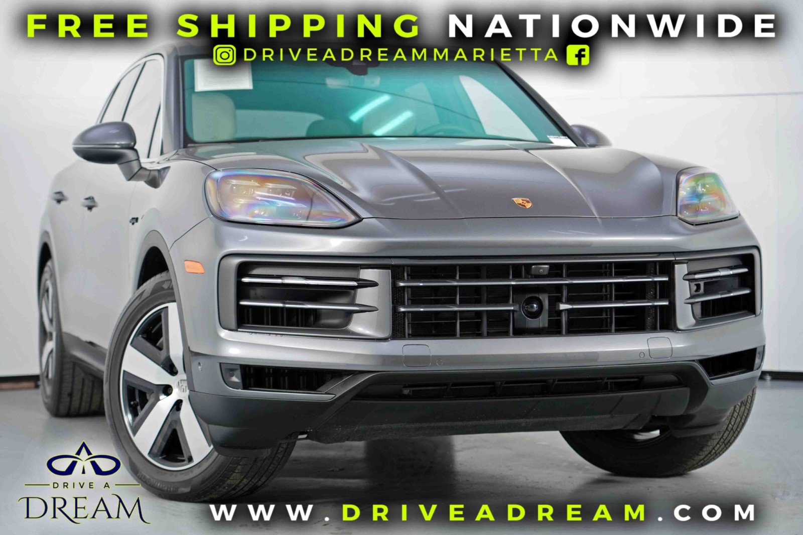 Used 2024 Porsche Cayenne w/ Technology Package image 2