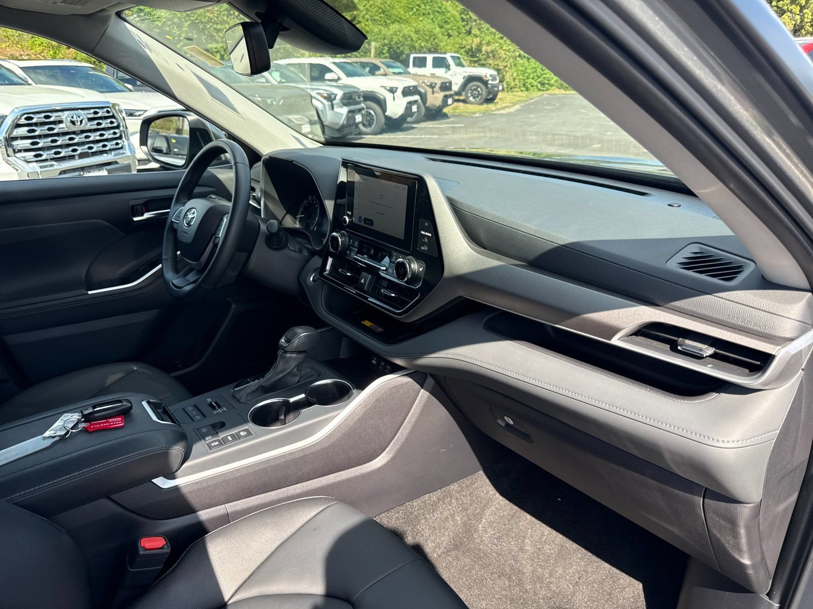 Used 2026 Toyota Highlander XLE AWD/4WD image 27