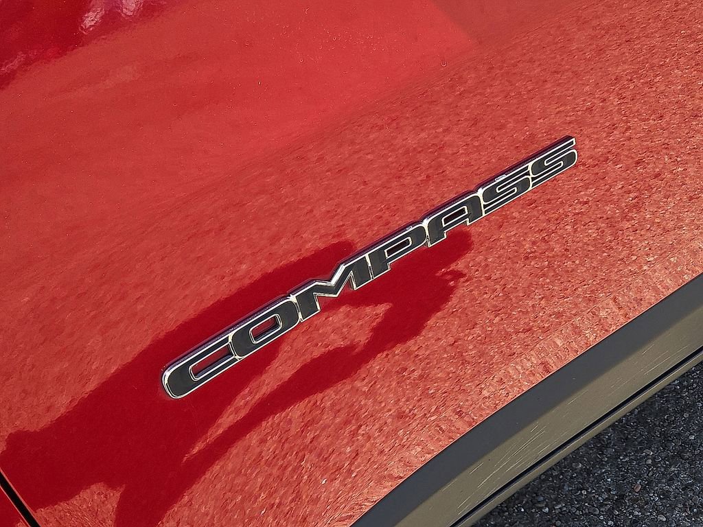 Used 2025 Jeep Compass Limited AWD/4WD image 11