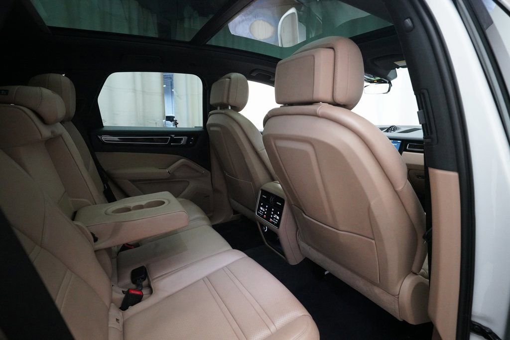 Used 2019 Porsche Cayenne E-Hybrid image 28