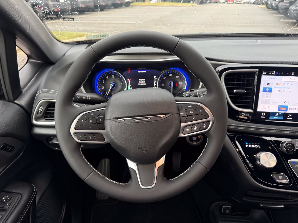 New 2027 Chrysler Pacifica Select FWD image 9
