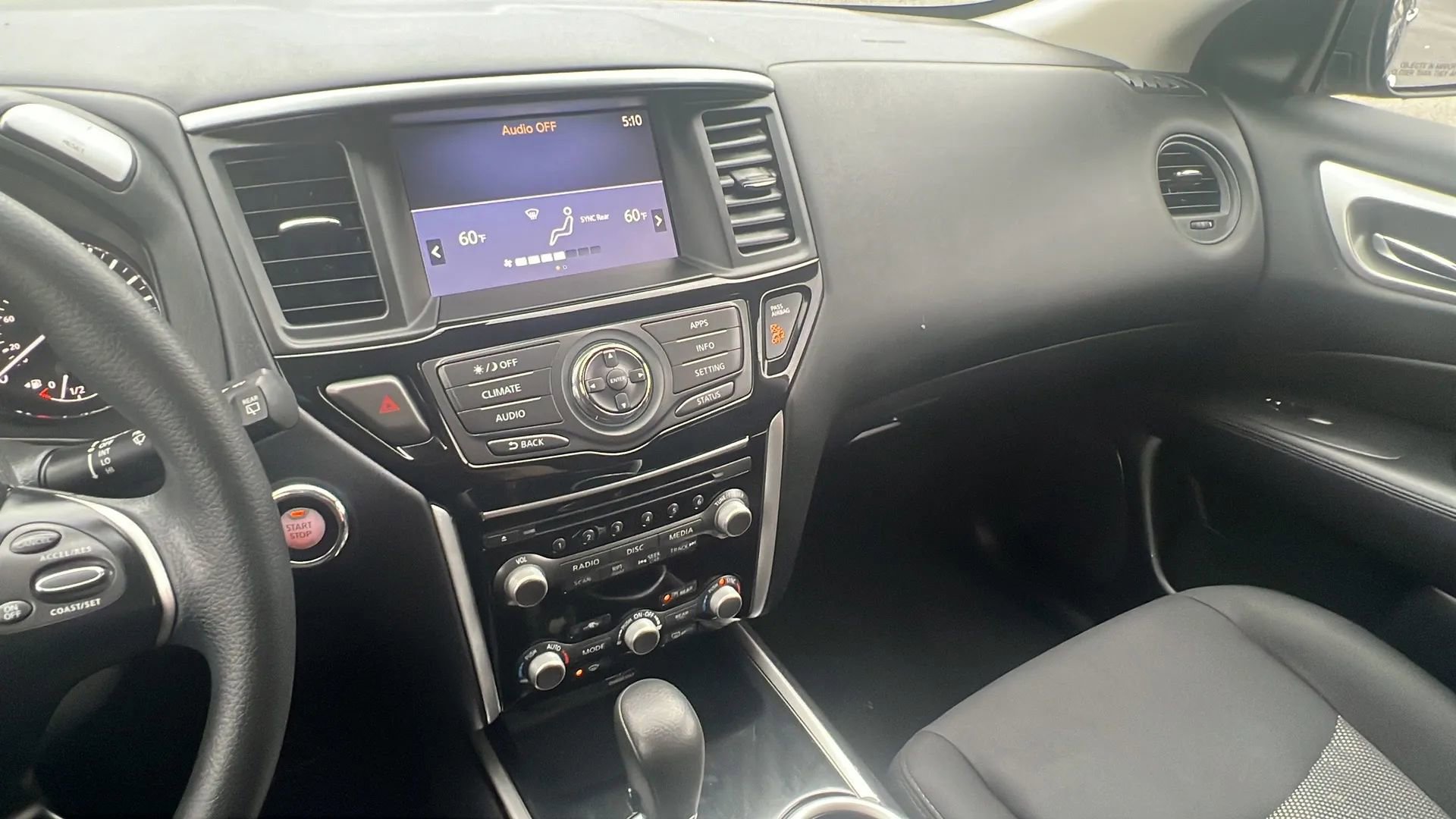 Used 2019 Nissan Pathfinder S image 18